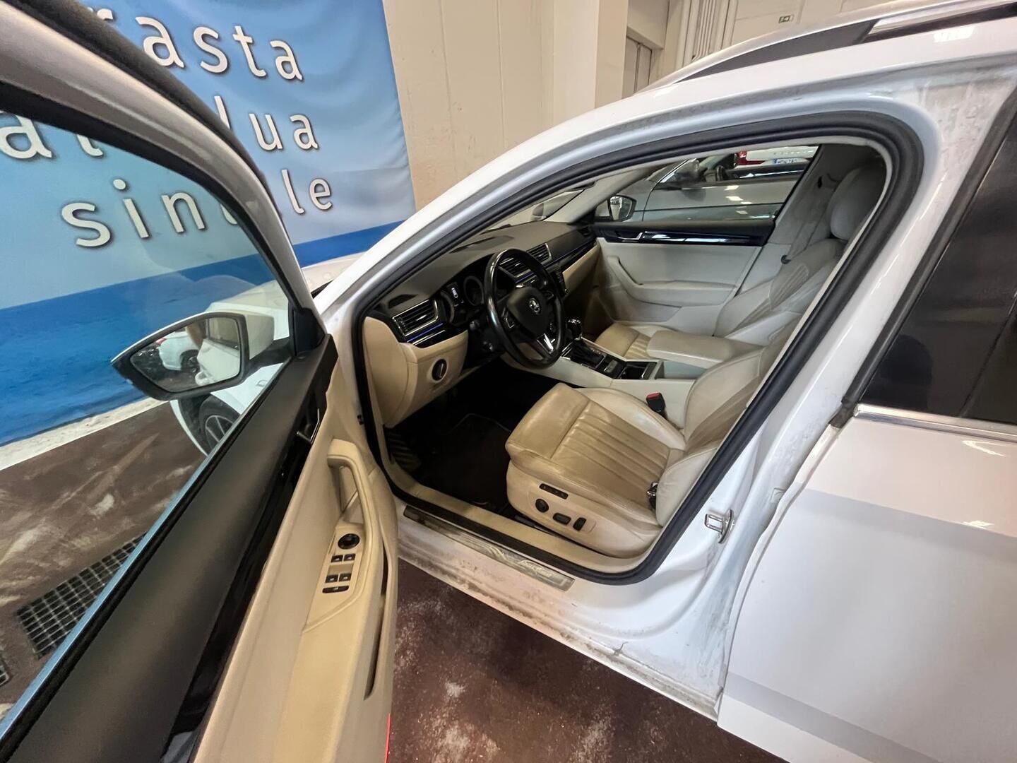 Skoda Superb 2016 2.0 TDI 190 L&K DSG Aut. - Ilmastoidut nahkapenkit | Canton | ACC | BLIS | Webasto | Koukku | KeylessGo | P.Kamera | Kysy lisää 