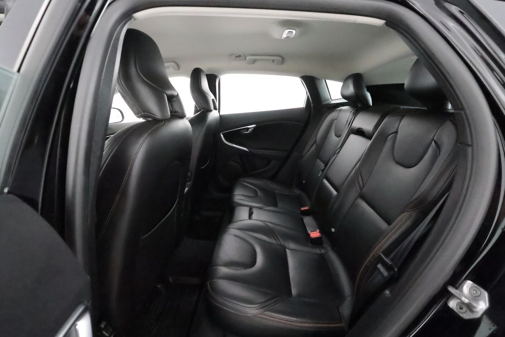 Volvo V40 Cross Country 2016 T3 Business aut ** Webasto / XENON-valot / Navi / P.Tutka / Nahkaverhoilu ** - Suomi-auto / Kahdet Renkaat