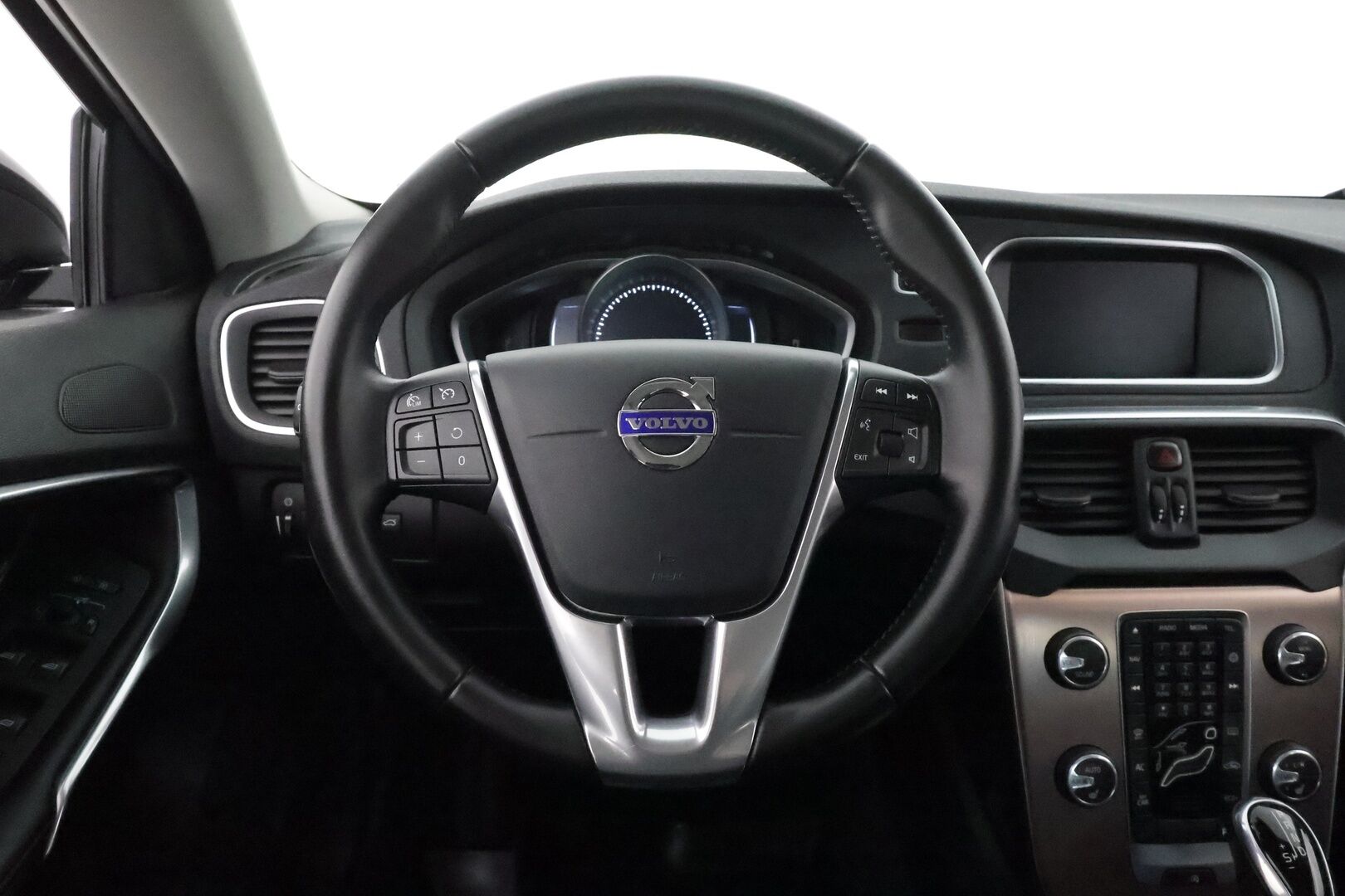 Volvo V40 Cross Country 2016 T3 Business aut ** Webasto / XENON-valot / Navi / P.Tutka / Nahkaverhoilu ** - Suomi-auto / Kahdet Renkaat