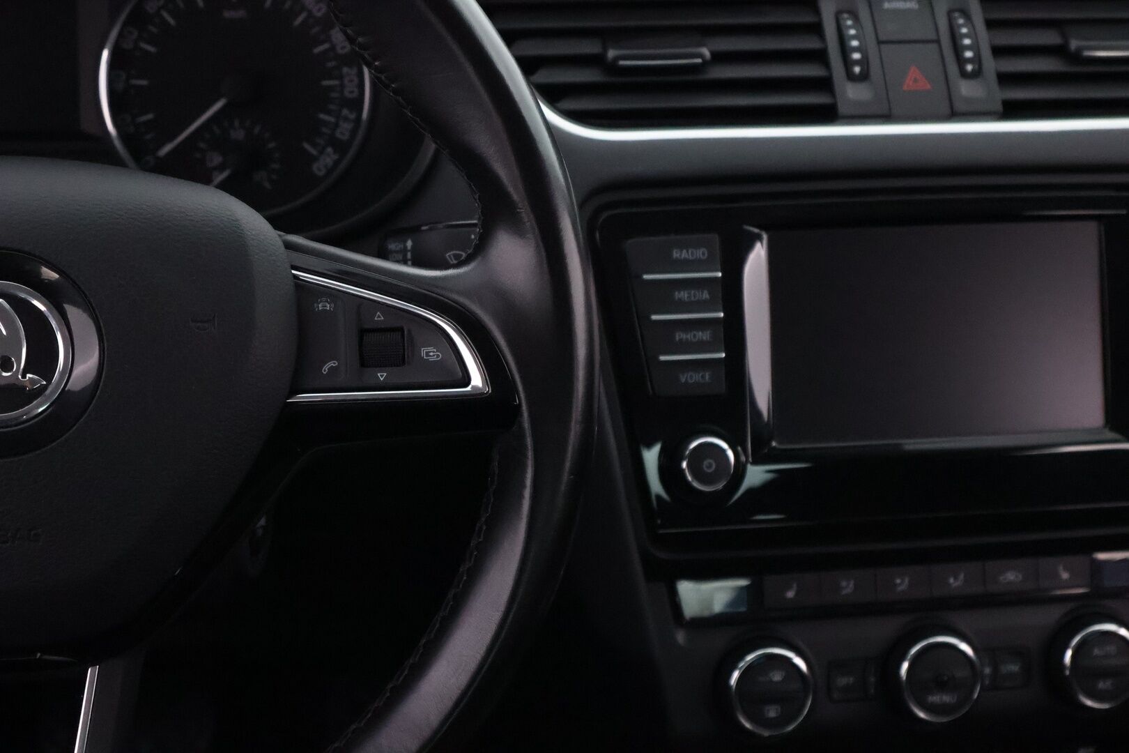 Skoda Octavia 2016 1,8 TSI 4x4 Style DSG Autom. - Suomiauto / KeylessGo / Vetokoukku / Peruutustutkat / Xenon / Lohko & Sisäpistoke / Juuri tullut Tampereelle!