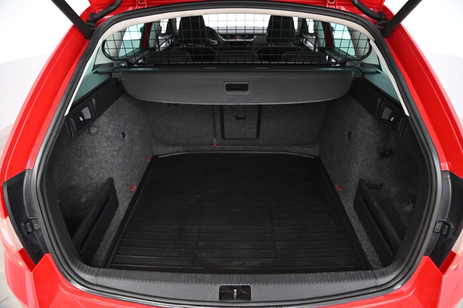 Skoda Octavia 2016 Combi 2,0 TDI 184 4x4 Style DSG Autom. *Webasto / P-kamera / Vetokoukku / Muistipenkki* - *Suomi-auto / Näyttävä yksilö / Juuri tullut*