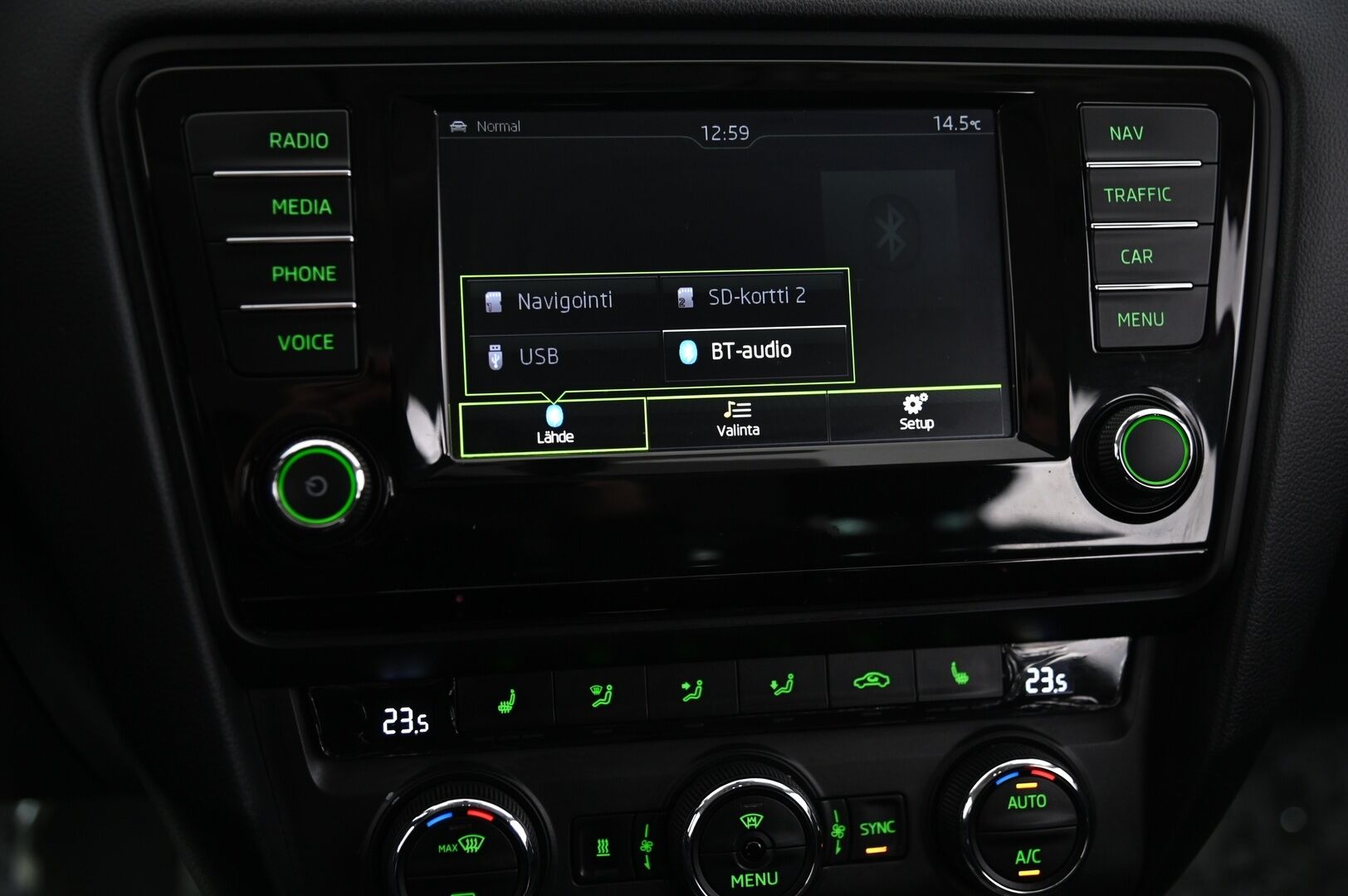 Skoda Octavia 2016 Combi 2,0 TDI 184 4x4 Style DSG Autom. *Webasto / P-kamera / Vetokoukku / Muistipenkki* - *Suomi-auto / Näyttävä yksilö / Juuri tullut*