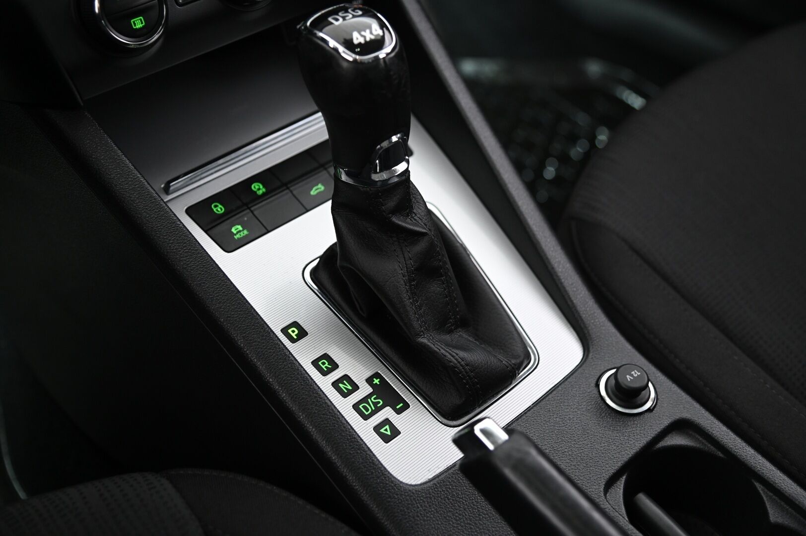 Skoda Octavia 2016 Combi 2,0 TDI 184 4x4 Style DSG Autom. *Webasto / P-kamera / Vetokoukku / Muistipenkki* - *Suomi-auto / Näyttävä yksilö / Juuri tullut*
