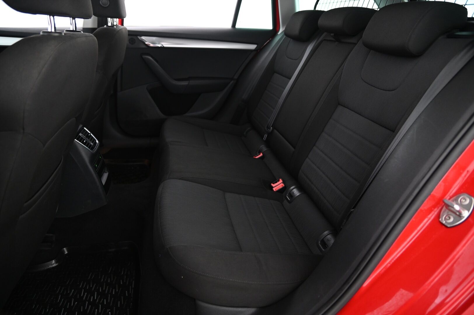 Skoda Octavia 2016 Combi 2,0 TDI 184 4x4 Style DSG Autom. *Webasto / P-kamera / Vetokoukku / Muistipenkki* - *Suomi-auto / Näyttävä yksilö / Juuri tullut*