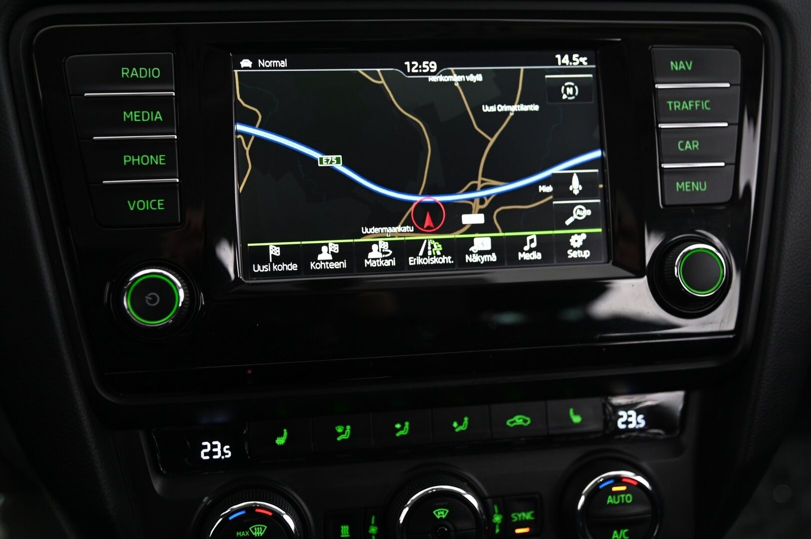 Skoda Octavia 2016 Combi 2,0 TDI 184 4x4 Style DSG Autom. *Webasto / P-kamera / Vetokoukku / Muistipenkki* - *Suomi-auto / Näyttävä yksilö / Juuri tullut*