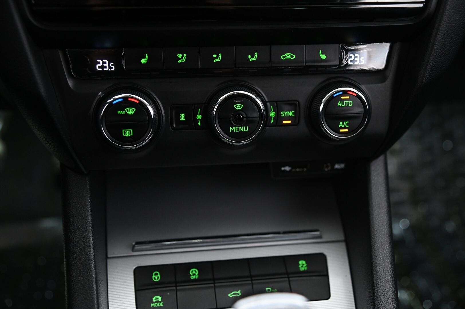 Skoda Octavia 2016 Combi 2,0 TDI 184 4x4 Style DSG Autom. *Webasto / P-kamera / Vetokoukku / Muistipenkki* - *Suomi-auto / Näyttävä yksilö / Juuri tullut*