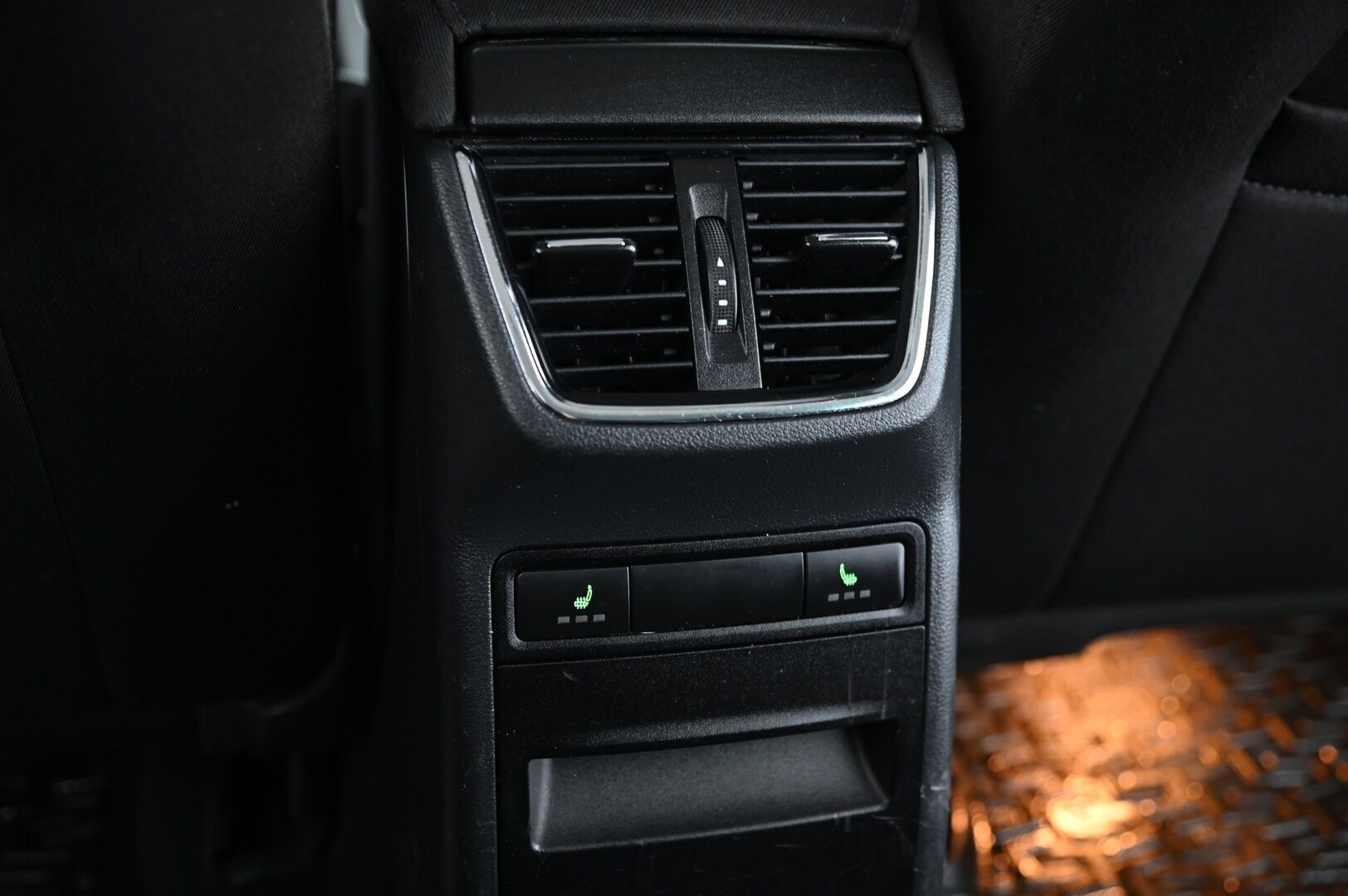 Skoda Octavia 2016 Combi 2,0 TDI 184 4x4 Style DSG Autom. *Webasto / P-kamera / Vetokoukku / Muistipenkki* - *Suomi-auto / Näyttävä yksilö / Juuri tullut*