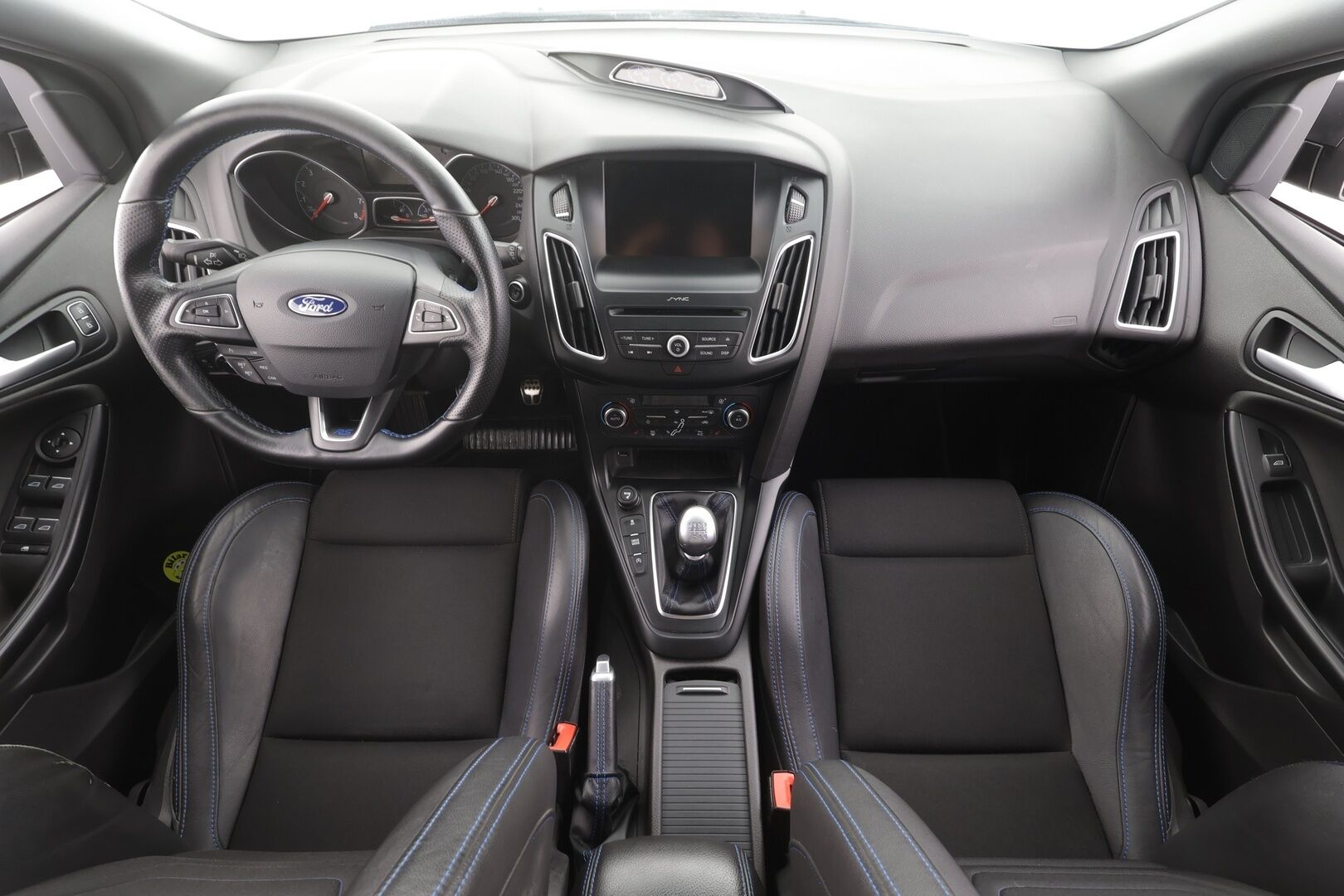 Ford Focus 2016 2,3 EcoBoost 350 hv start/stop M6 RS 5-ovinen - | Vakkari | P.Kamera | Sport-putkisto | Urheilu alusta | Sporttipenkit | Navi | Bi-Xenon | Lohko | Autom.ilmastointi | Suomi-auto | Kahdet renkaat aluvanteilla |