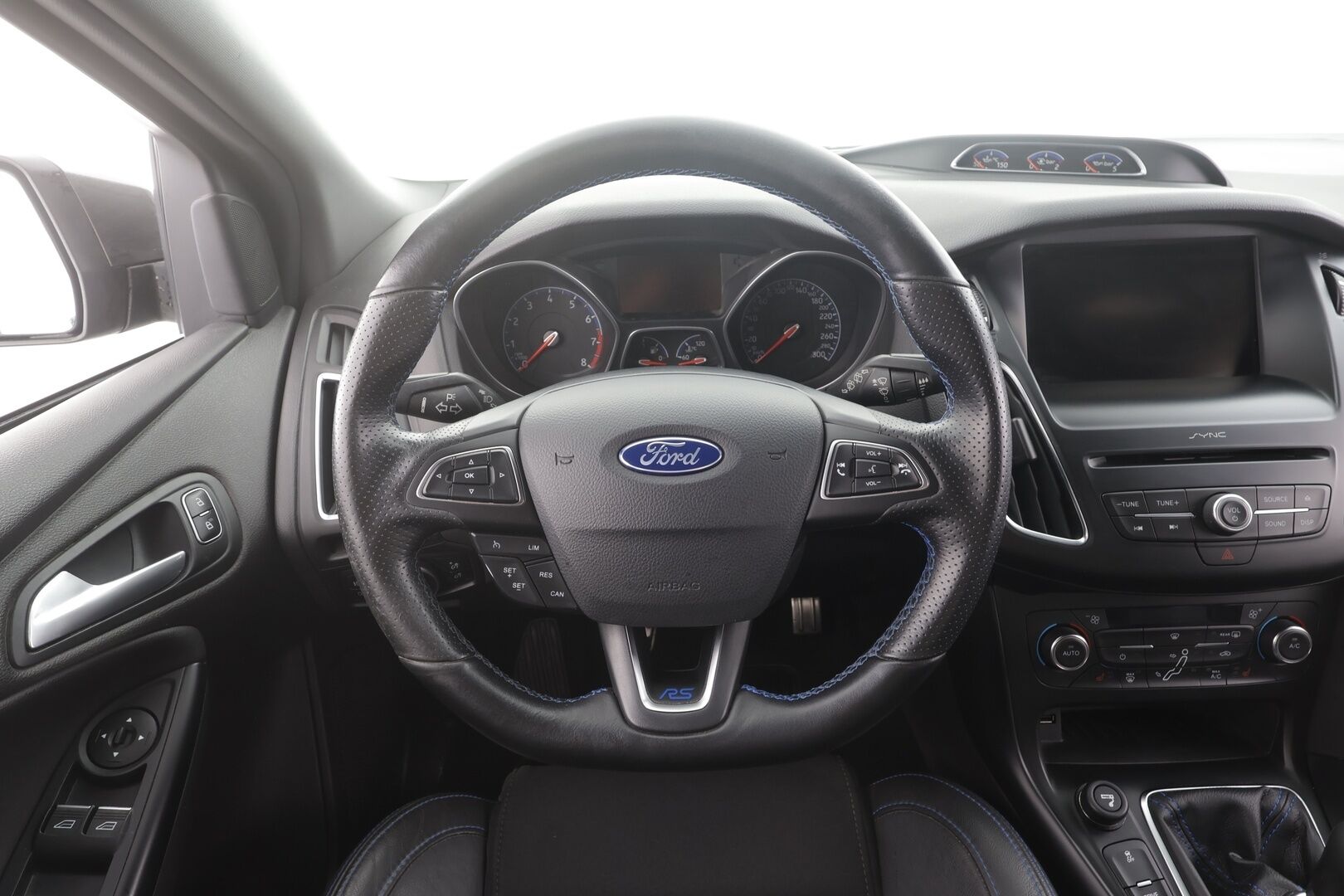 Ford Focus 2016 2,3 EcoBoost 350 hv start/stop M6 RS 5-ovinen - | Vakkari | P.Kamera | Sport-putkisto | Urheilu alusta | Sporttipenkit | Navi | Bi-Xenon | Lohko | Autom.ilmastointi | Suomi-auto | Kahdet renkaat aluvanteilla |
