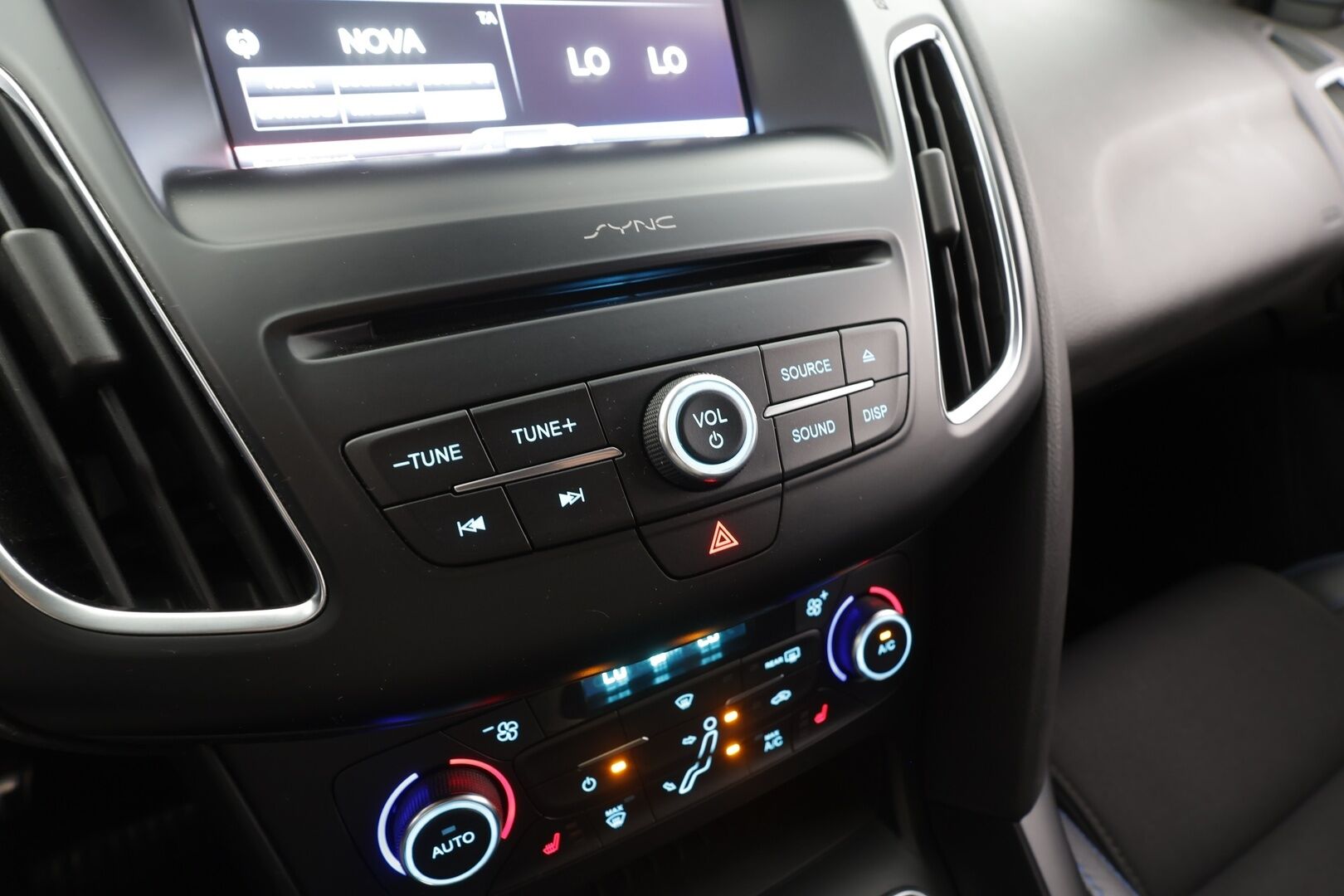 Ford Focus 2016 2,3 EcoBoost 350 hv start/stop M6 RS 5-ovinen - | Vakkari | P.Kamera | Sport-putkisto | Urheilu alusta | Sporttipenkit | Navi | Bi-Xenon | Lohko | Autom.ilmastointi | Suomi-auto | Kahdet renkaat aluvanteilla |