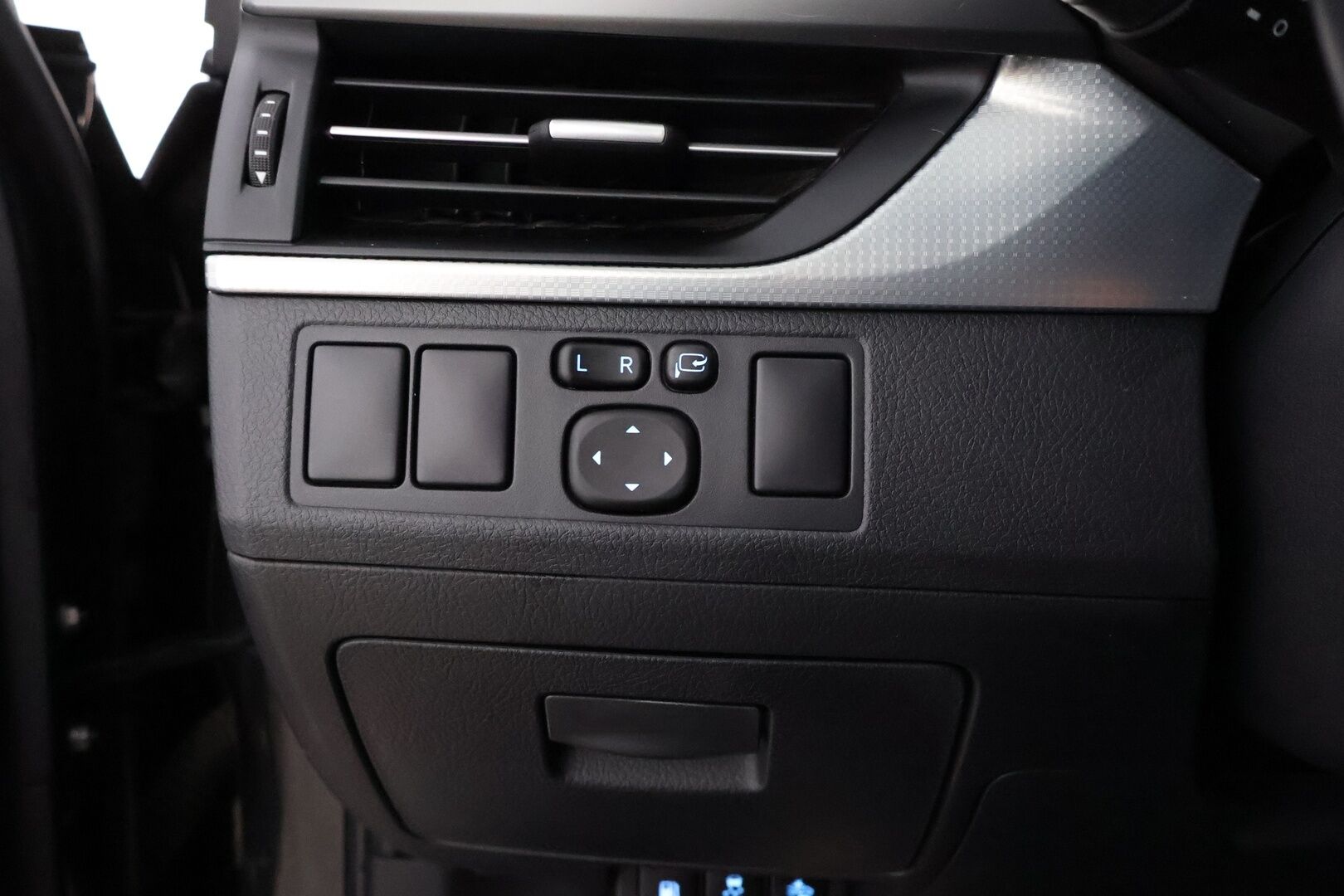 Toyota Avensis 2016 1,8 Valvematic Active Touring Sports Multidrive S - Suomiauto / 2-omisteinen / Vetokoukku / Peruutuskamera / Vakkari / Navi / Lohko & Sisäpistoke / Juuri saapunut!