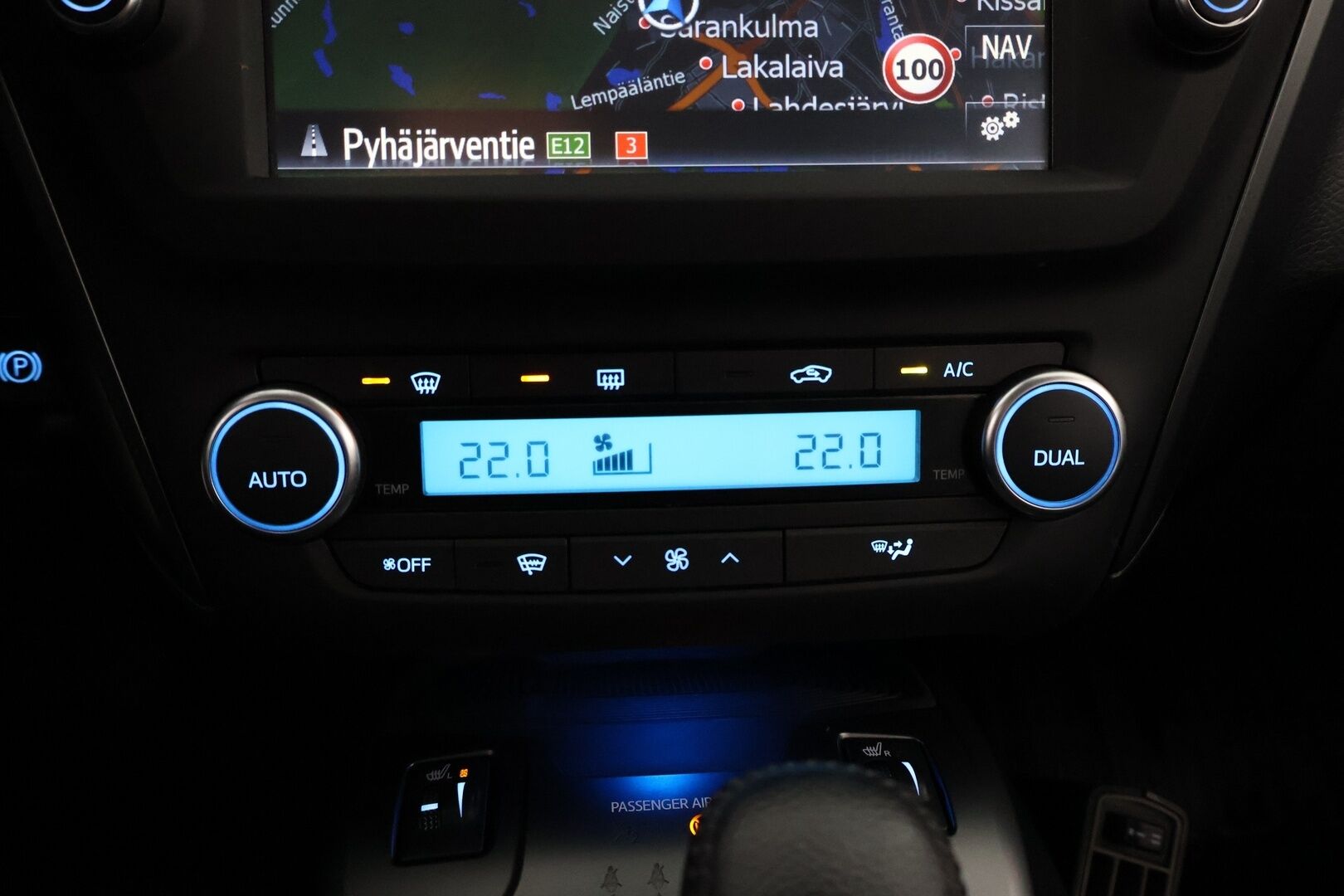 Toyota Avensis 2016 1,8 Valvematic Active Touring Sports Multidrive S - Suomiauto / 2-omisteinen / Vetokoukku / Peruutuskamera / Vakkari / Navi / Lohko & Sisäpistoke / Juuri saapunut!