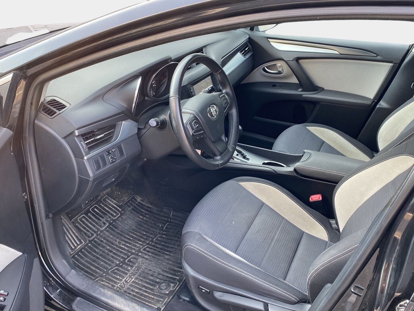 Toyota Avensis 2016 1,8 Valvematic Active Touring Sports Multidrive S - Suomiauto / 2-omisteinen / Vetokoukku / Peruutuskamera / Vakkari / Navi / Lohko & Sisäpistoke / Juuri saapunut!