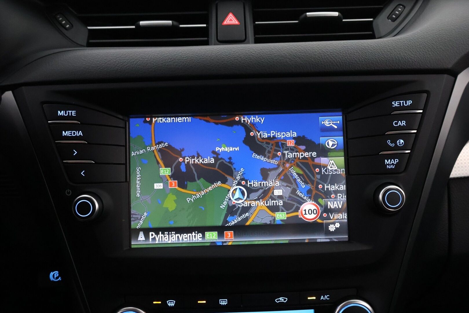 Toyota Avensis 2016 1,8 Valvematic Active Touring Sports Multidrive S - Suomiauto / 2-omisteinen / Vetokoukku / Peruutuskamera / Vakkari / Navi / Lohko & Sisäpistoke / Juuri saapunut!