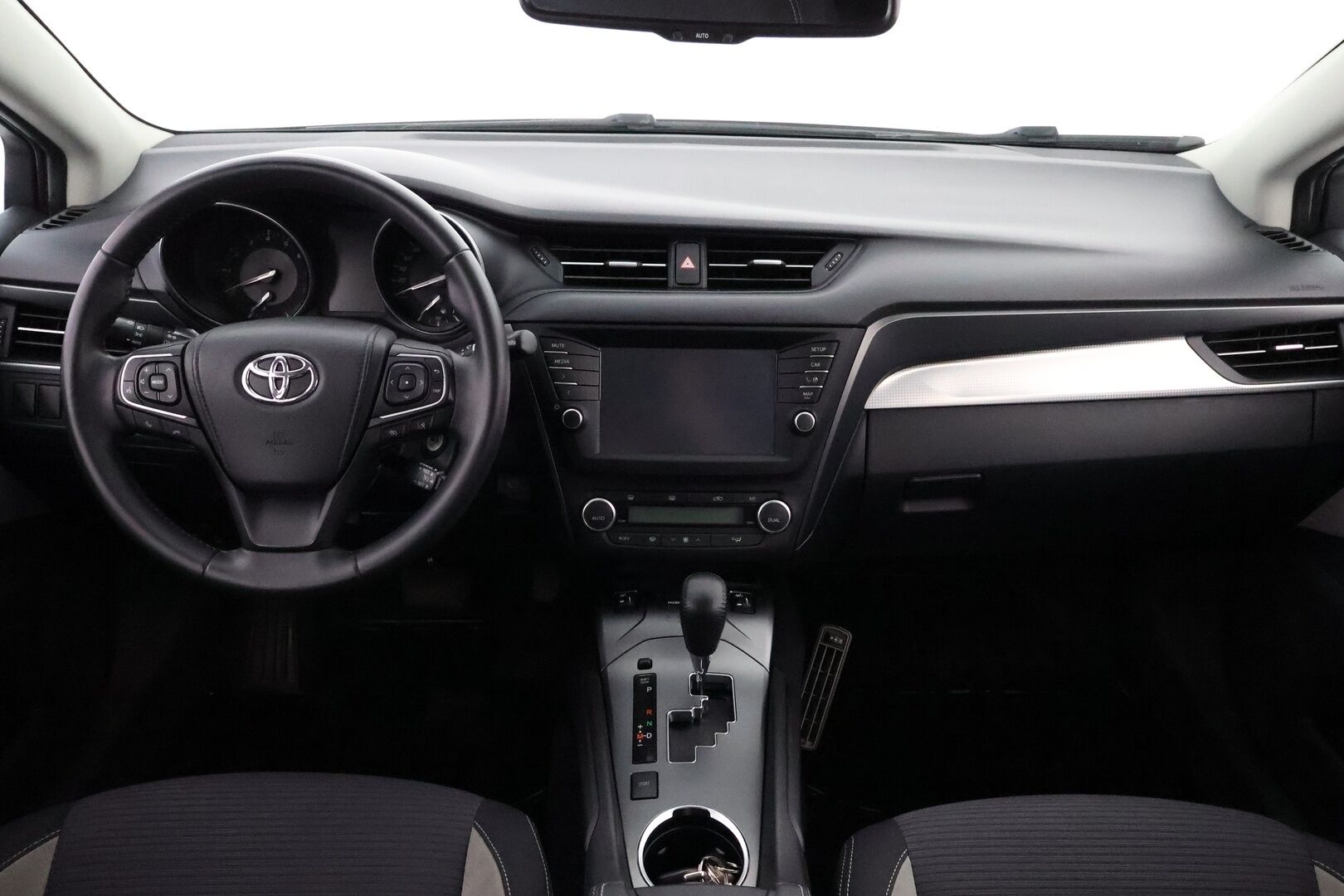 Toyota Avensis 2016 1,8 Valvematic Active Touring Sports Multidrive S - Suomiauto / 2-omisteinen / Vetokoukku / Peruutuskamera / Vakkari / Navi / Lohko & Sisäpistoke / Juuri saapunut!