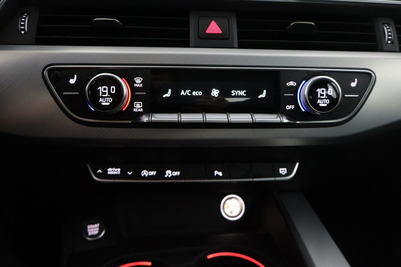 Audi A4 2016 Avant Business Sport 2,0 TDI 140 kW quattro * S-Line ulko / Webasto / Digimittaristo / Matrix LED / B&O / Vetokoukku * - * Jakohihna vaihdettu 5/2025 112tkm / Siistikuntoinen, hyvin varusteltu Suomiauto! *