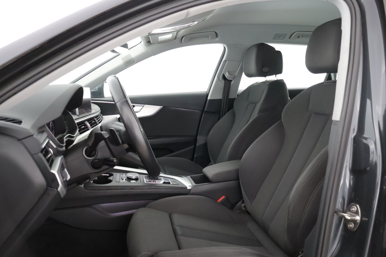 Audi A4 2016 Avant Business Sport 2,0 TDI 140 kW quattro * S-Line ulko / Webasto / Digimittaristo / Matrix LED / B&O / Vetokoukku * - * Jakohihna vaihdettu 5/2025 112tkm / Siistikuntoinen, hyvin varusteltu Suomiauto! *
