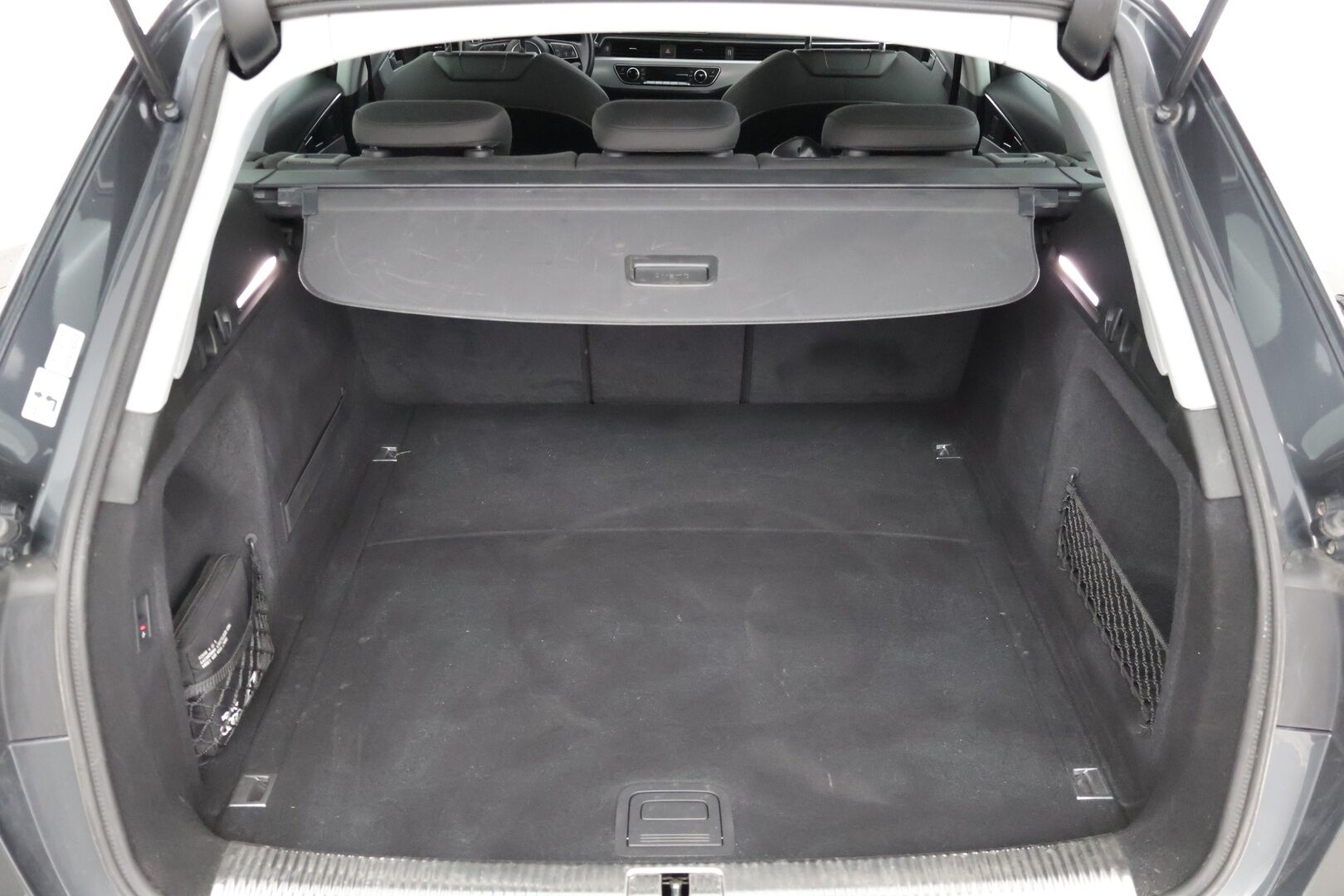 Audi A4 2016 Avant Business Sport 2,0 TDI 140 kW quattro * S-Line ulko / Webasto / Digimittaristo / Matrix LED / B&O / Vetokoukku * - * Jakohihna vaihdettu 5/2025 112tkm / Siistikuntoinen, hyvin varusteltu Suomiauto! *