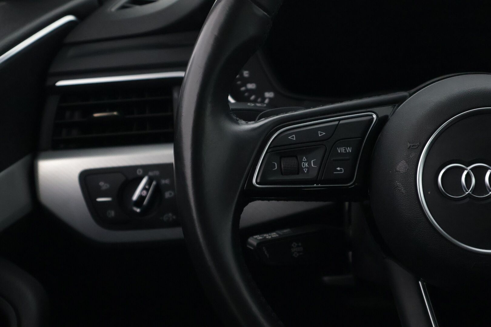 Audi A4 2016 Avant Business Sport 2,0 TDI 140 kW quattro * S-Line ulko / Webasto / Digimittaristo / Matrix LED / B&O / Vetokoukku * - * Jakohihna vaihdettu 5/2025 112tkm / Siistikuntoinen, hyvin varusteltu Suomiauto! *