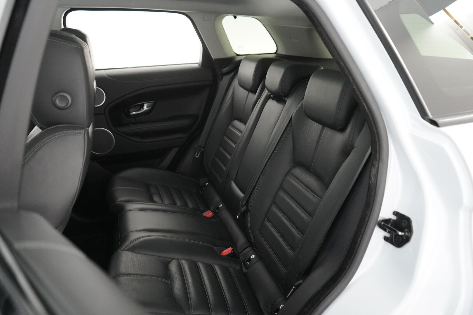 Land Rover Range Rover Evoque 2016 2,0 TD4 180 Aut HSE Dynamic - 360-kamera | Meridian | Lasikatto | Muistipenkit | Koukku | Nahkasisusta | Suomi-auto | Kahdet renkaat aluvantein | Juuri huollettu ja katsastettu