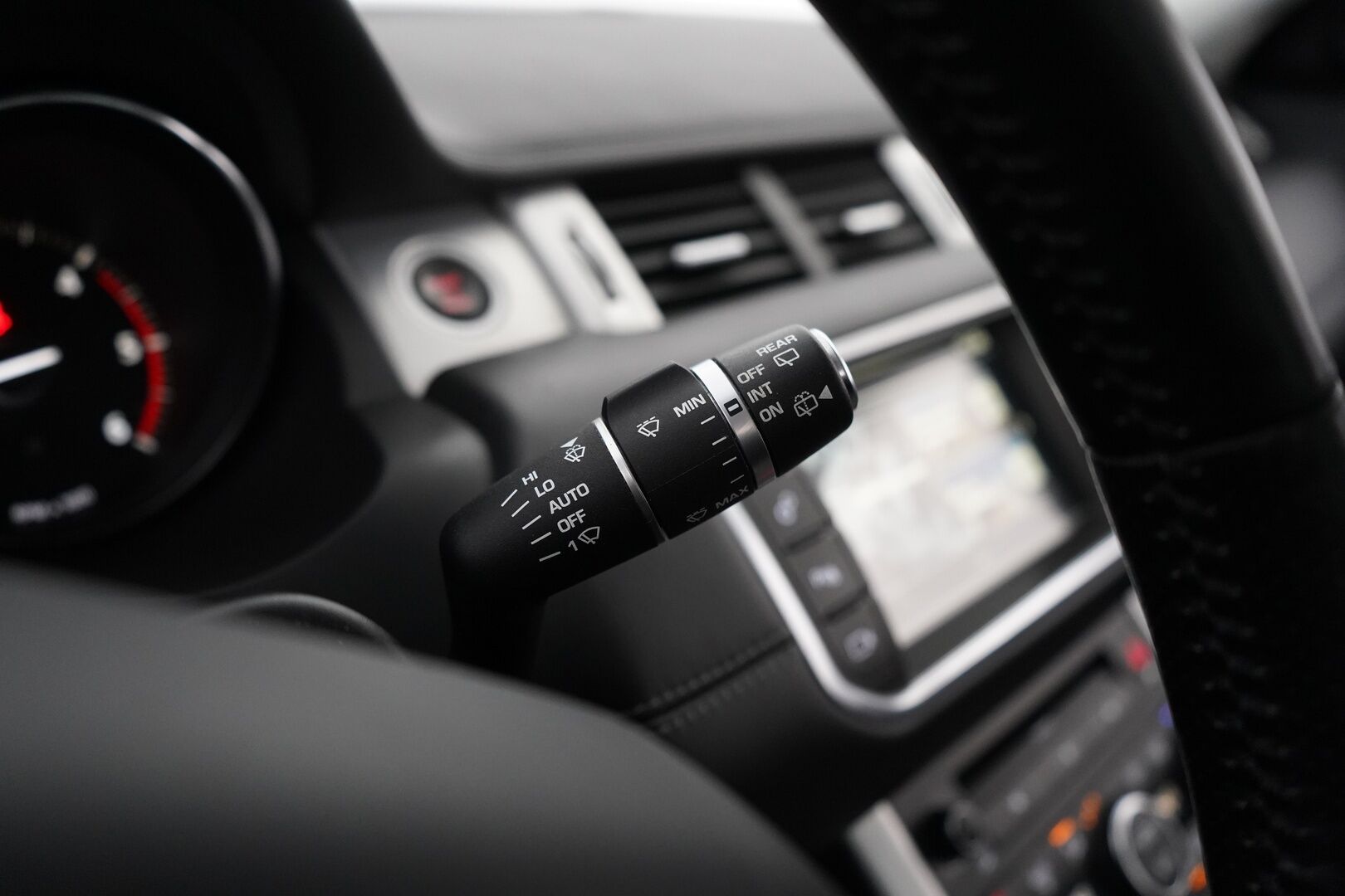 Land Rover Range Rover Evoque 2016 2,0 TD4 180 Aut HSE Dynamic - 360-kamera | Meridian | Lasikatto | Muistipenkit | Koukku | Nahkasisusta | Suomi-auto | Kahdet renkaat aluvantein | Juuri huollettu ja katsastettu