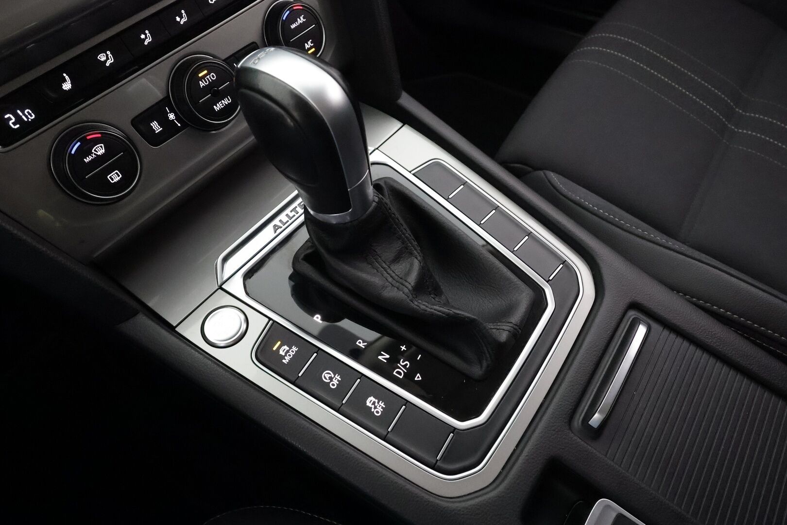 Volkswagen Passat 2017 Variant Alltrack 2,0 TDI 140 kW (190 hv) 4MOTION DSG Winter Edition * ACC / Webasto / Koukku / LED * - Neliveto / Kahdet Renkaat / Suomi-auto - HULLUT AVAJAISHULINAT KORKOTARJOUS 3,29 %