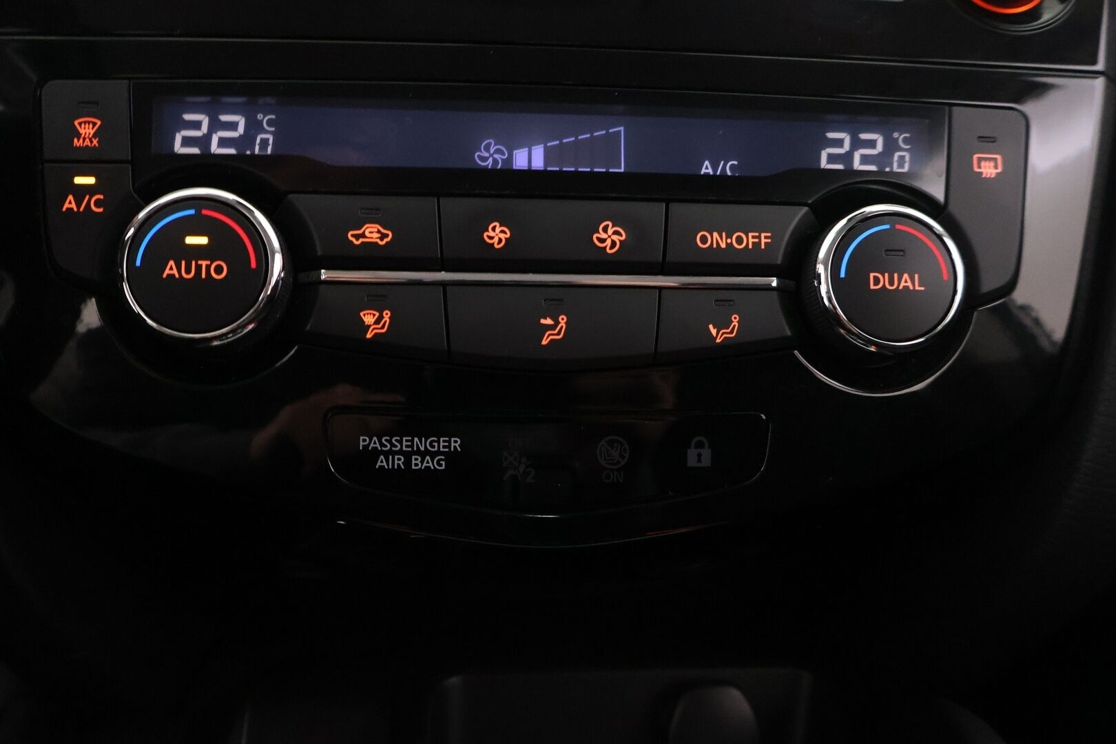 Nissan Qashqai 2016 DIG-T 115 Acenta 2WD Xtronic E6 Safety Pack Connect YritysOutlet - Myydään vain yrityksille - Juuri katsastettu / Lohko / Kahdet renkaat vanteilla / P-kamera /Suomi-auto /Isofix / Bluetooth / Tutkat edessä ja takana