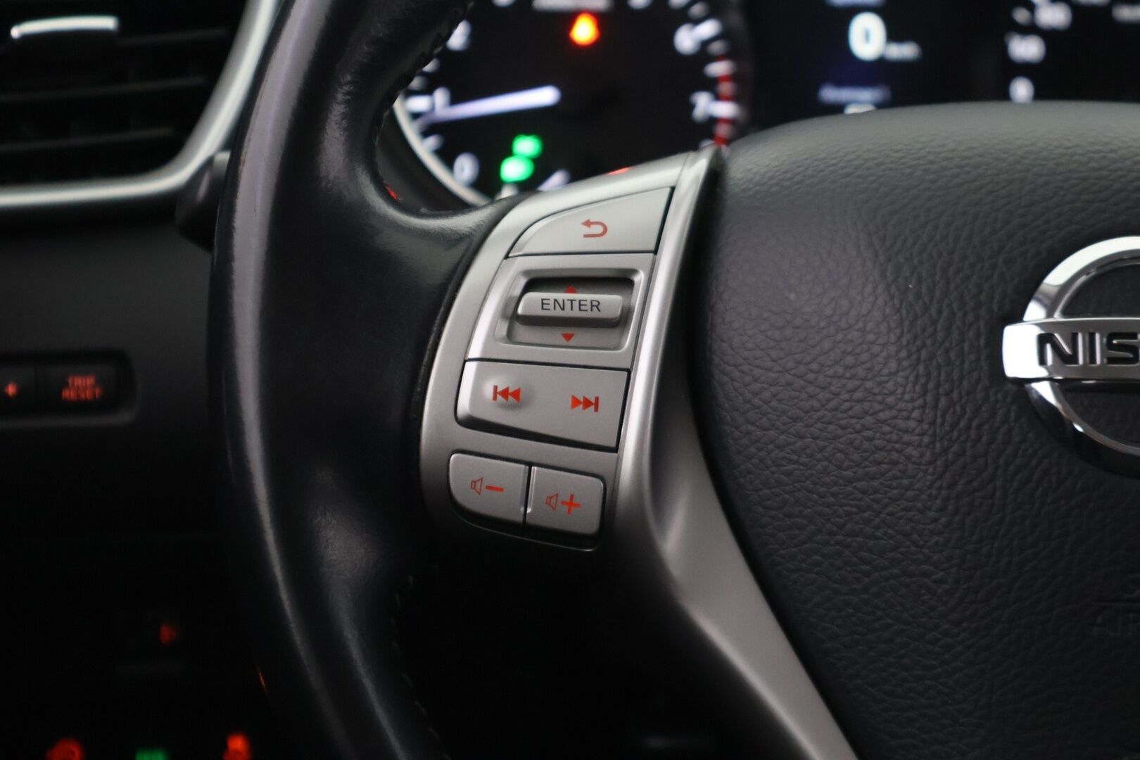 Nissan Qashqai 2016 DIG-T 115 Acenta 2WD Xtronic E6 Safety Pack Connect YritysOutlet - Myydään vain yrityksille - Juuri katsastettu / Lohko / Kahdet renkaat vanteilla / P-kamera /Suomi-auto /Isofix / Bluetooth / Tutkat edessä ja takana