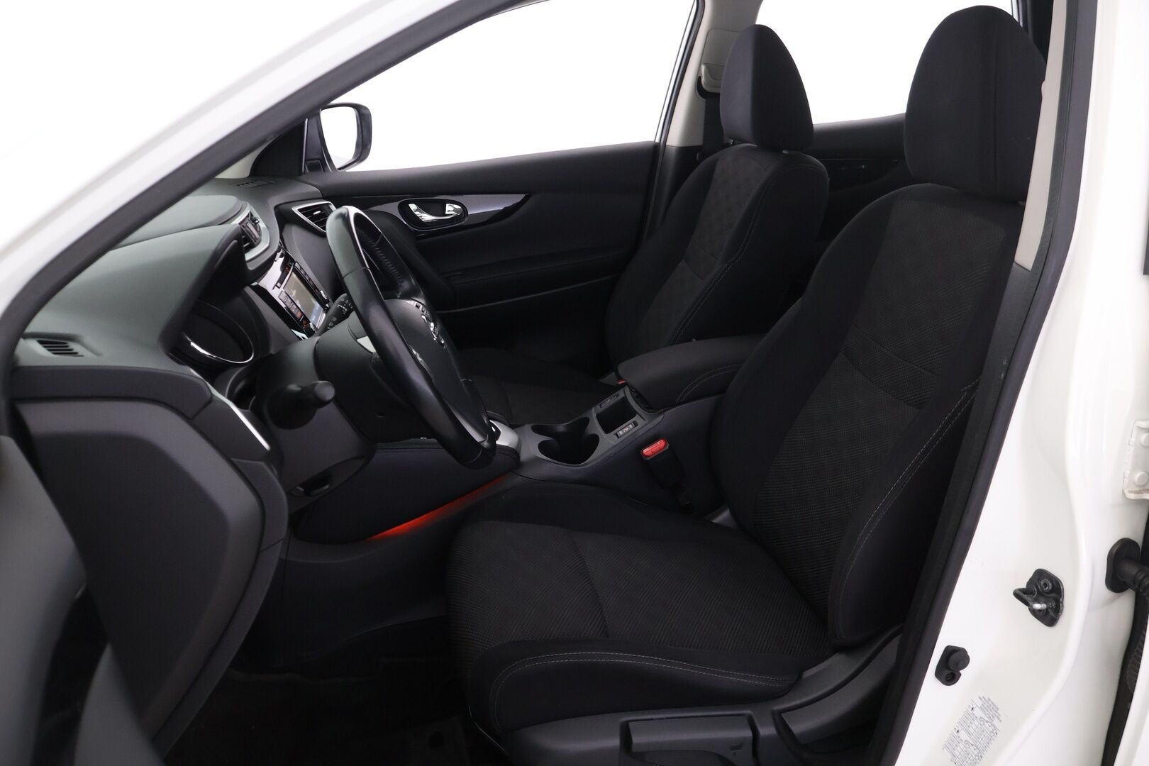 Nissan Qashqai 2016 DIG-T 115 Acenta 2WD Xtronic E6 Safety Pack Connect YritysOutlet - Myydään vain yrityksille - Juuri katsastettu / Lohko / Kahdet renkaat vanteilla / P-kamera /Suomi-auto /Isofix / Bluetooth / Tutkat edessä ja takana