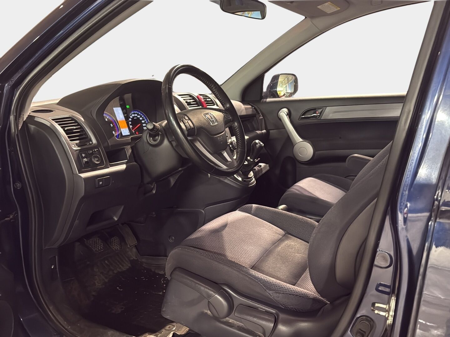 Honda CR-V 2009 2.2 i-CTDi 4WD - *Lohkolämmitin / Vetokoukku / Vakionopeudensäädin* - *Timanttinen huoltohistoria! / Uudenveroiset nastat!!* 