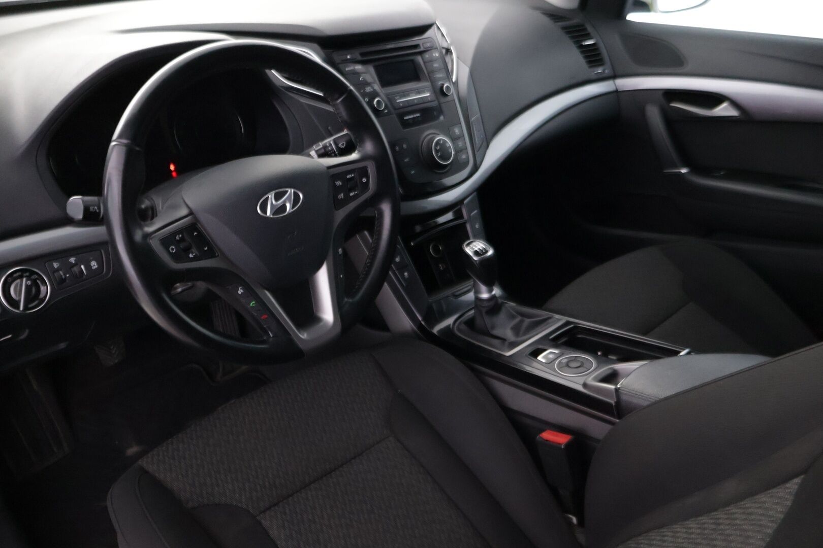 Hyundai i40 Sedan 2017 1,7 CRDi 6MT ISG Classic - | Suomi-auto | Vakkari | Lisäpitkä | 2x Kunnon Renkaat | Huollettu hyvin |