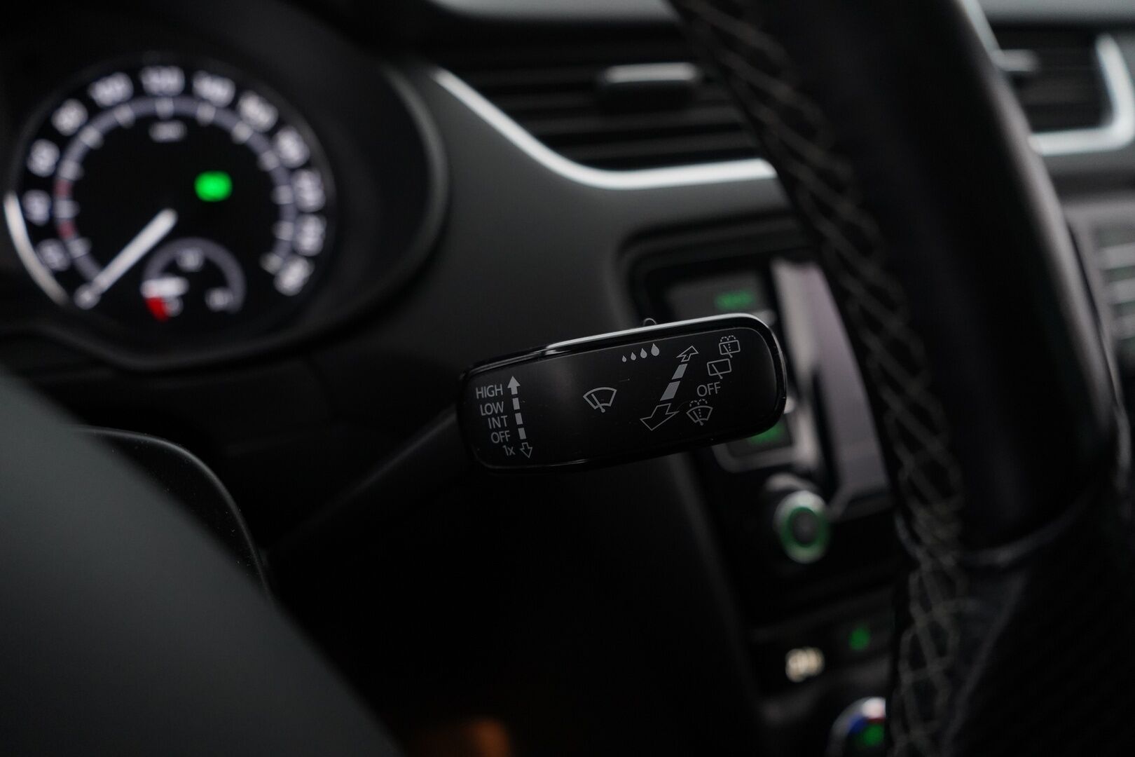 Skoda Octavia 2017 Combi 2,0 TDI 184 RS DSG Autom. * ACC / Webasto / Tutkat / Koukku / Sporttipenkit * -  Suomi-auto / Kahdet Skodan vanteet / Myydään juuri huollettuna
