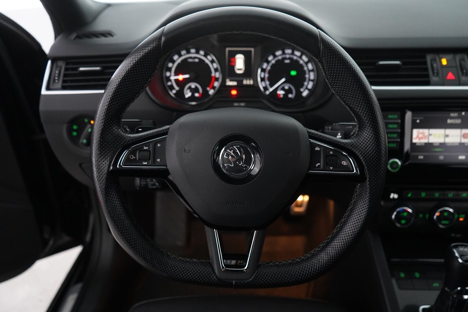 Skoda Octavia 2017 Combi 2,0 TDI 184 RS DSG Autom. * ACC / Webasto / Tutkat / Koukku / Sporttipenkit * -  Suomi-auto / Kahdet Skodan vanteet / Myydään juuri huollettuna