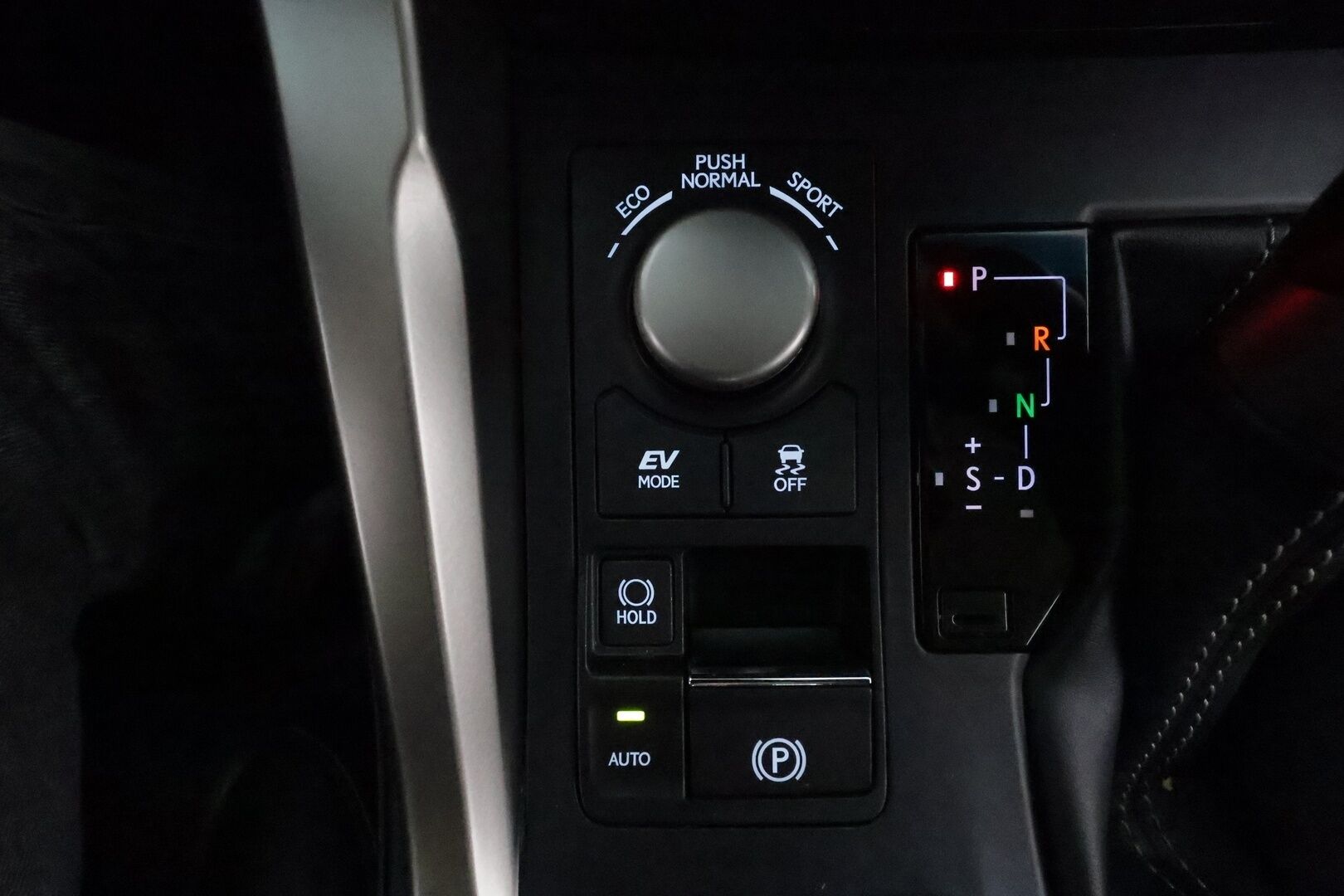 Lexus NX 2017 300h Hybrid A AWD Executive **Adapt.vakkari / P.kamera / Sähköpenkit / Nahat / Lohkolämmitin / KeylessGo** - 3,99 % KORKOTARJOUS TÄHÄN AUTOON - Suomi-auto / Kahdet renkaat aluvanteilla 
