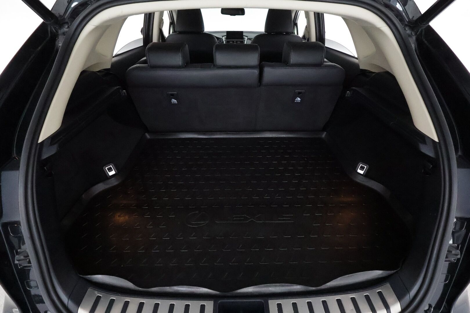 Lexus NX 2017 300h Hybrid A AWD Executive **Adapt.vakkari / P.kamera / Sähköpenkit / Nahat / Lohkolämmitin / KeylessGo** - 3,99 % KORKOTARJOUS TÄHÄN AUTOON - Suomi-auto / Kahdet renkaat aluvanteilla 