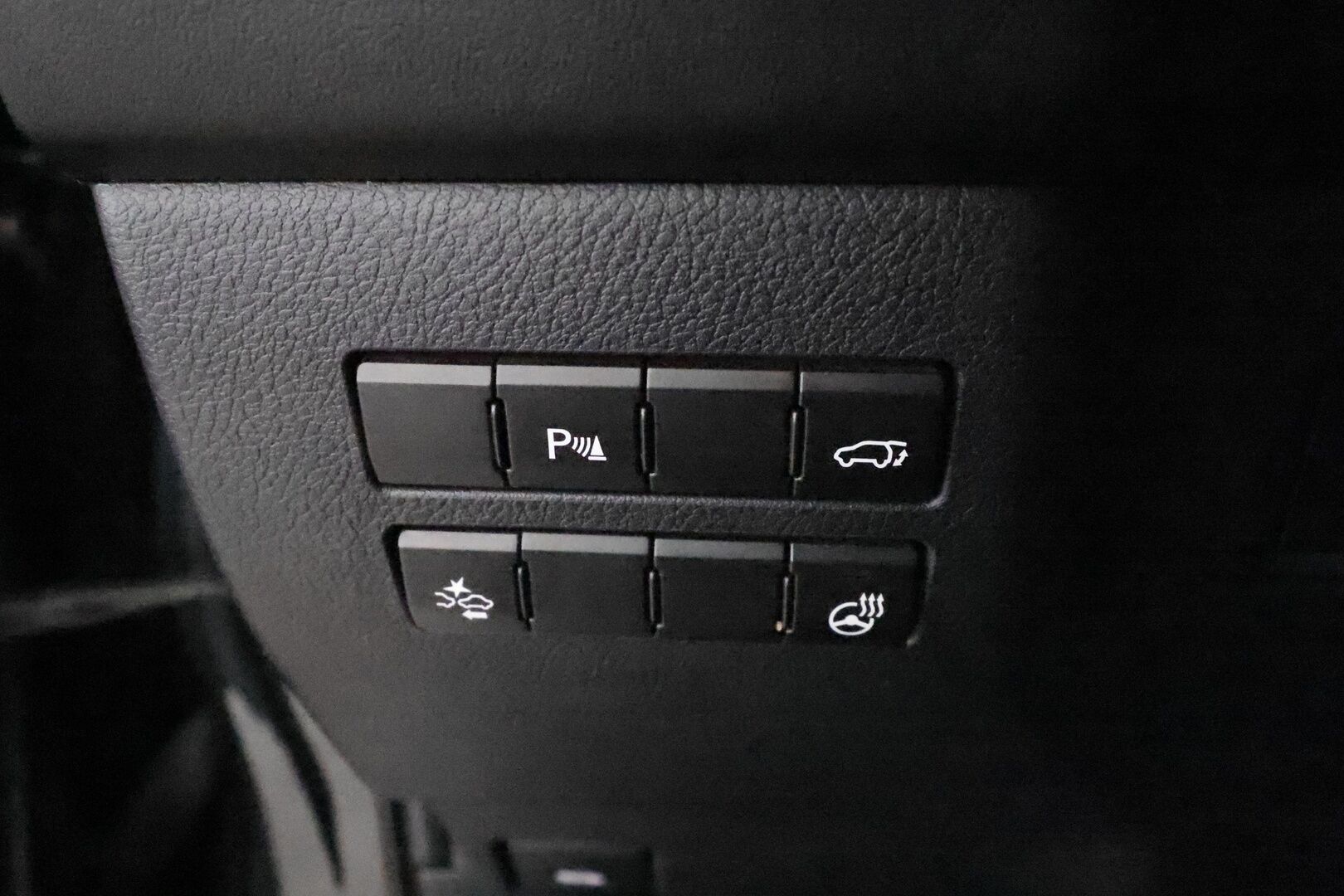 Lexus NX 2017 300h Hybrid A AWD Executive **Adapt.vakkari / P.kamera / Sähköpenkit / Nahat / Lohkolämmitin / KeylessGo** - 3,99 % KORKOTARJOUS TÄHÄN AUTOON - Suomi-auto / Kahdet renkaat aluvanteilla 