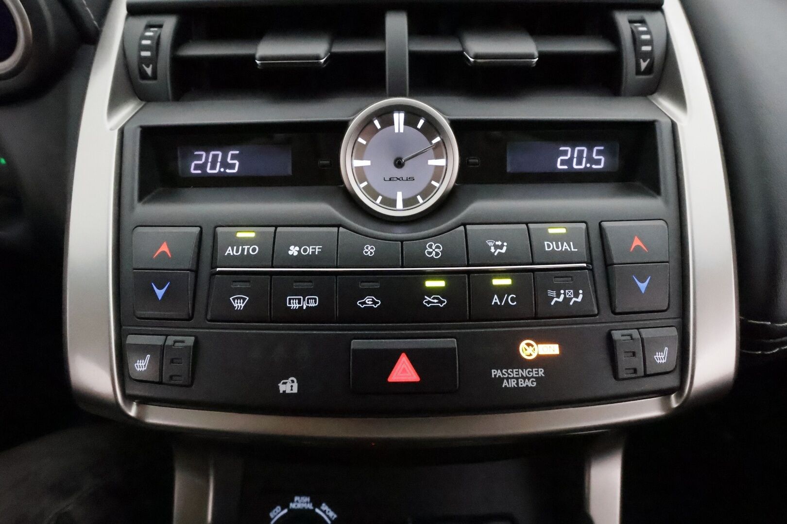 Lexus NX 2017 300h Hybrid A AWD Executive **Adapt.vakkari / P.kamera / Sähköpenkit / Nahat / Lohkolämmitin / KeylessGo** - 3,99 % KORKOTARJOUS TÄHÄN AUTOON - Suomi-auto / Kahdet renkaat aluvanteilla 