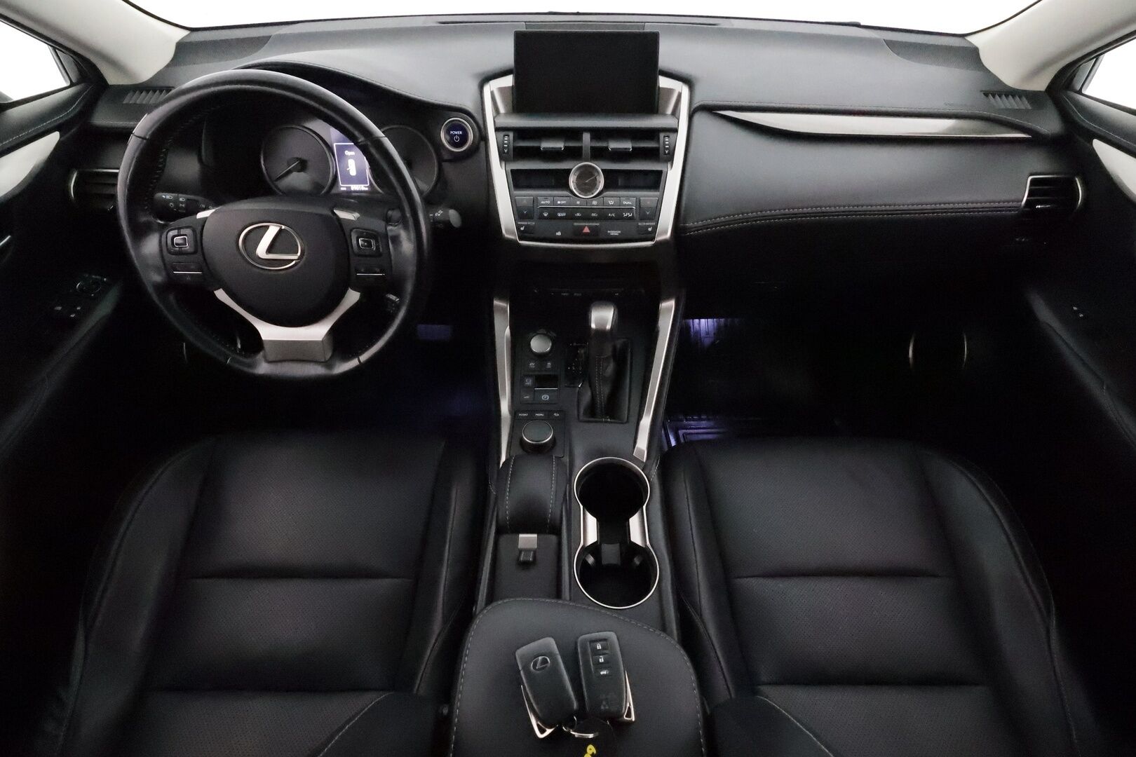 Lexus NX 2017 300h Hybrid A AWD Executive **Adapt.vakkari / P.kamera / Sähköpenkit / Nahat / Lohkolämmitin / KeylessGo** - 3,99 % KORKOTARJOUS TÄHÄN AUTOON - Suomi-auto / Kahdet renkaat aluvanteilla 