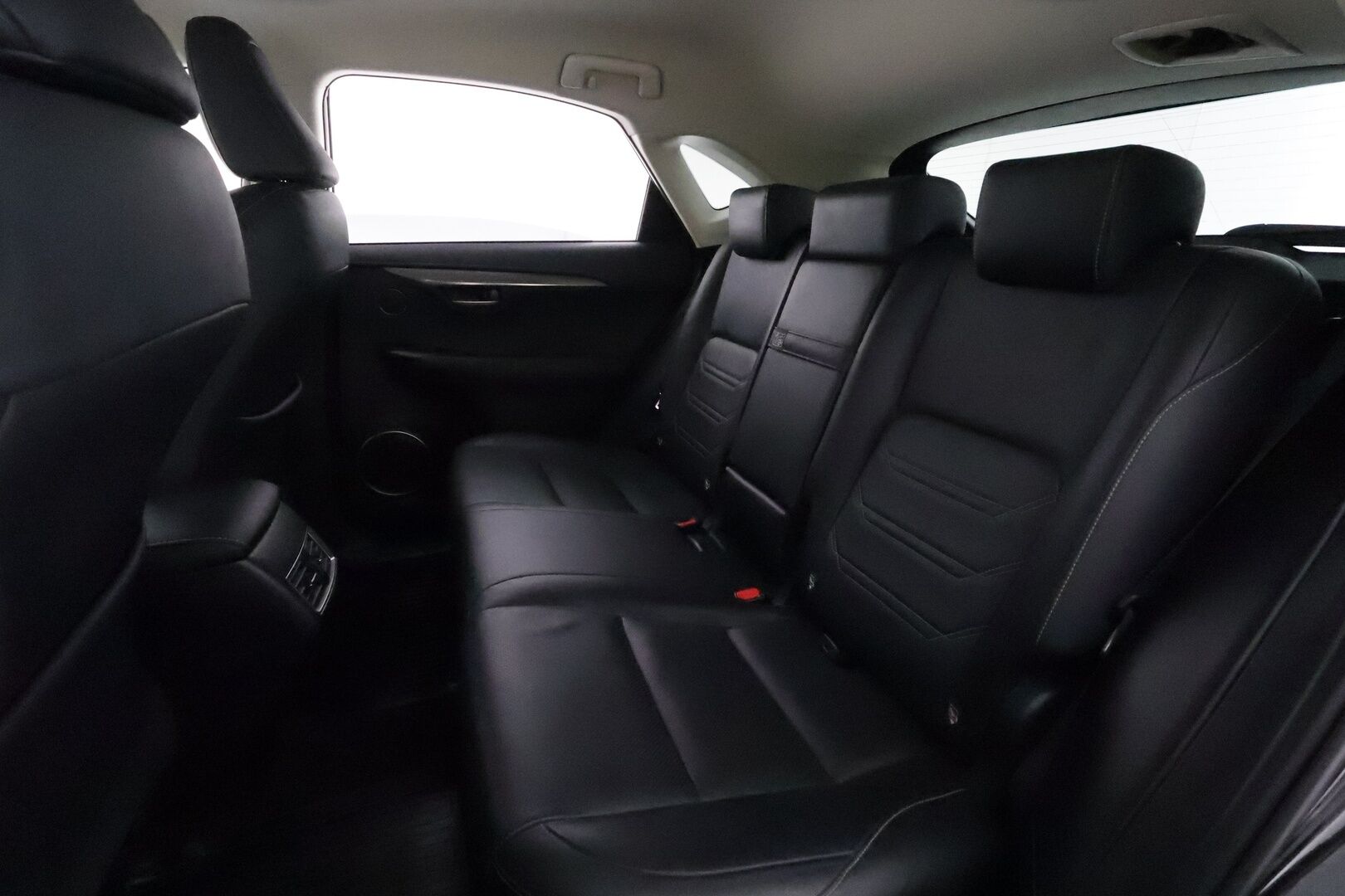Lexus NX 2017 300h Hybrid A AWD Executive **Adapt.vakkari / P.kamera / Sähköpenkit / Nahat / Lohkolämmitin / KeylessGo** - 3,99 % KORKOTARJOUS TÄHÄN AUTOON - Suomi-auto / Kahdet renkaat aluvanteilla 