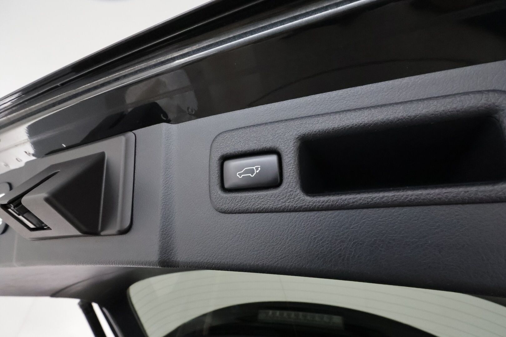 Lexus NX 2017 300h Hybrid A AWD Executive **Adapt.vakkari / P.kamera / Sähköpenkit / Nahat / Lohkolämmitin / KeylessGo** - Erittäin siistikuntoinen Lexus  / Hyvin huollettu ja varusteltu! - Osta nyt, maksa vasta ensi vuonna