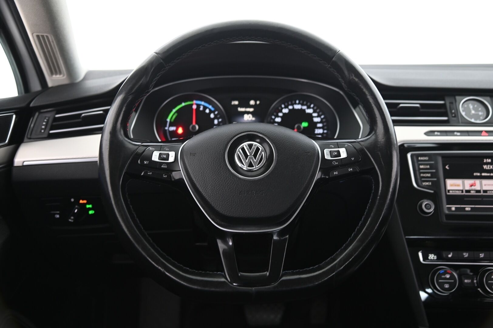 Volkswagen Passat 2017 Sedan GTE Plug-In Hybrid 160 kW (218 hv) DSG-automaatti - *Myyydään Huutokaupat.com*