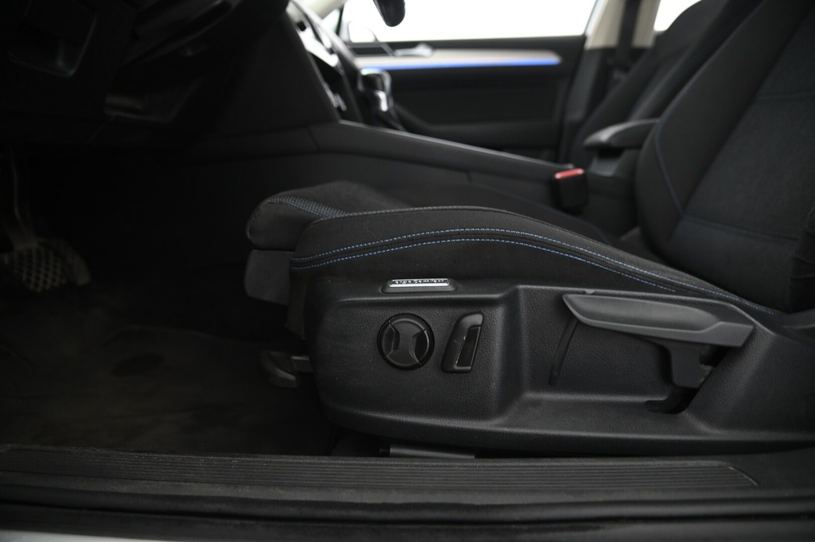 Volkswagen Passat 2017 Sedan GTE Plug-In Hybrid 160 kW (218 hv) DSG-automaatti - *Myyydään Huutokaupat.com*