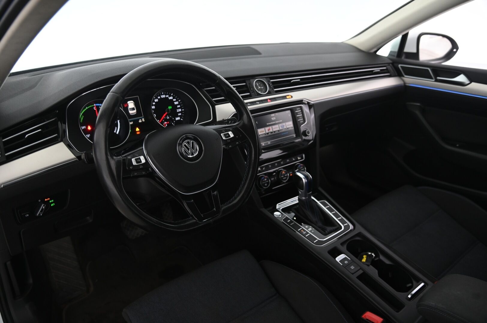 Volkswagen Passat 2017 Sedan GTE Plug-In Hybrid 160 kW (218 hv) DSG-automaatti - *Myyydään Huutokaupat.com*