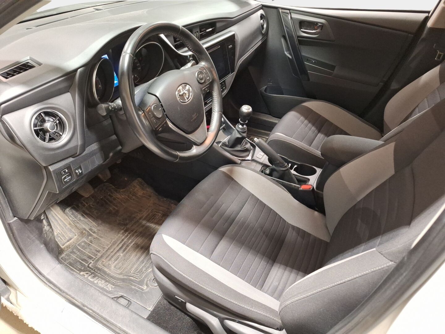 Toyota Auris 2017 Touring Sports 1,2 T Turbo Edition *Kamera / Vakkari / Lohko / Suomiauto* - Siistikuntoinen Suomiauto / Hyvin huollettu* - HULLUT AVAJAISHULINAT KORKOTARJOUS 3,29 %