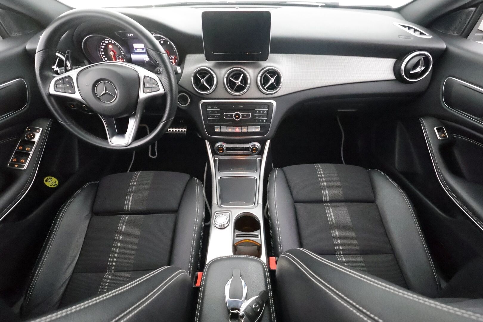 Mercedes-Benz CLA 2017 180 A Shooting Brake Premium Business - | Koukku | P.Kamera | LED-High Performance | Sporttipenkit | Apple&Android | Facelift | Lohkolämmitin | Vakkari | Suomi-auto | Kahdet renkaat | 