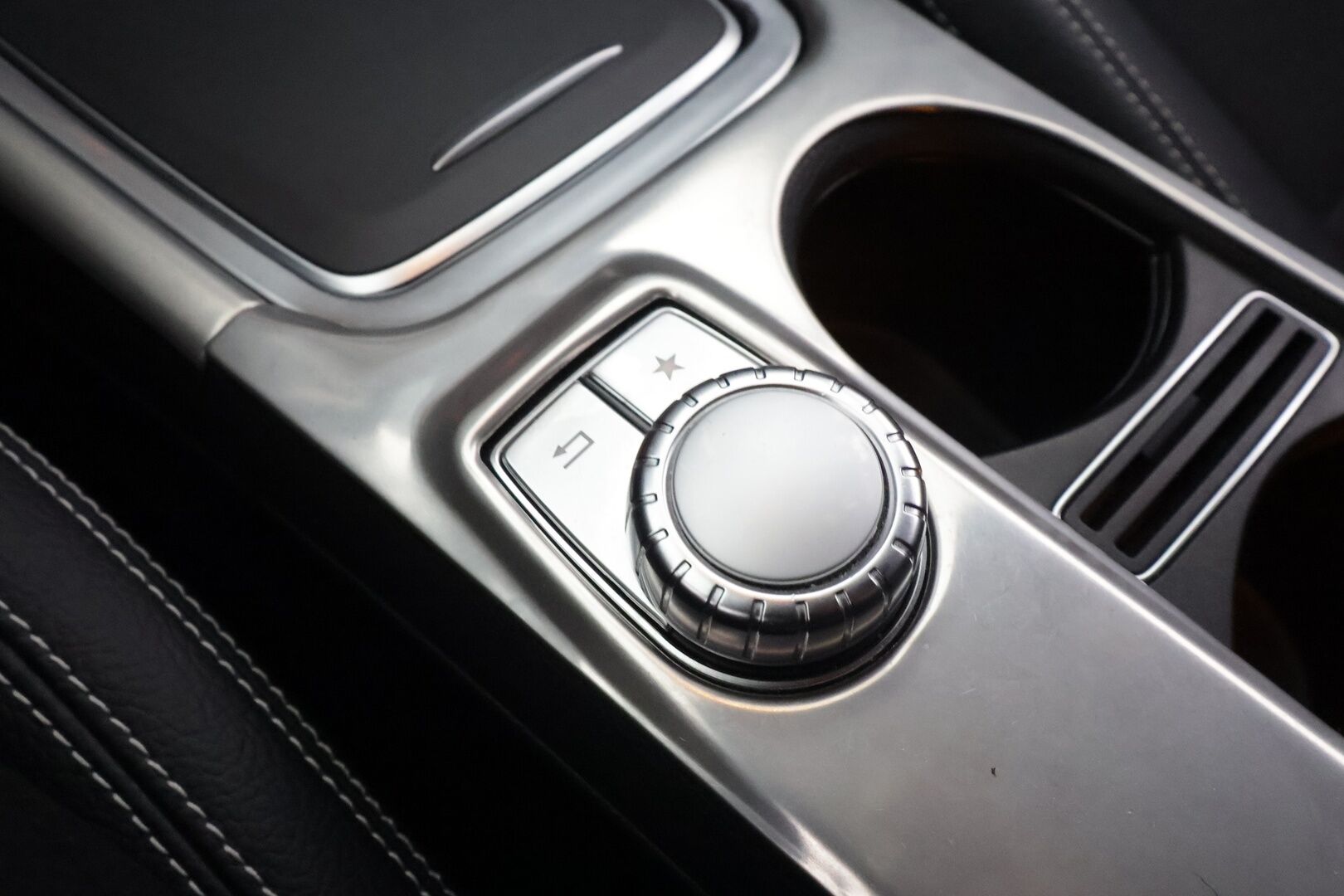 Mercedes-Benz CLA 2017 180 A Shooting Brake Premium Business - | Koukku | P.Kamera | LED-High Performance | Sporttipenkit | Apple&Android | Facelift | Lohkolämmitin | Vakkari | Suomi-auto | Kahdet renkaat | 