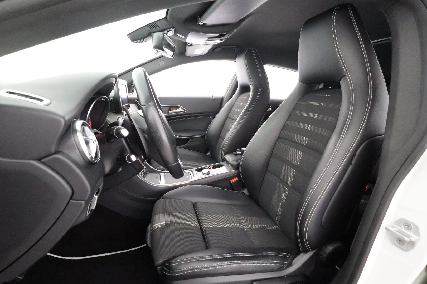 Mercedes-Benz CLA 2017 180 A Shooting Brake Premium Business - | Koukku | P.Kamera | LED-High Performance | Sporttipenkit | Apple&Android | Facelift | Lohkolämmitin | Vakkari | Suomi-auto | Kahdet renkaat | 