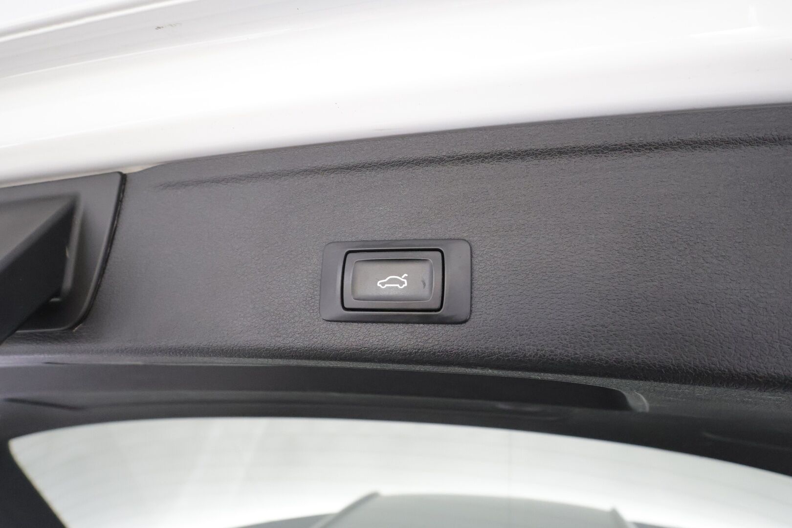 Audi A4 2017 Avant Land of quattro 2,0 TFSI 185 kW quattro S tronic - | Webasto | Koukku | Matrix | P.Tutkat | Vakkari | Bluetooth | Sporttipenkit | Digimittaristo | Navi | Suomi-auto | Kahdet renkaat aluvanteilla |