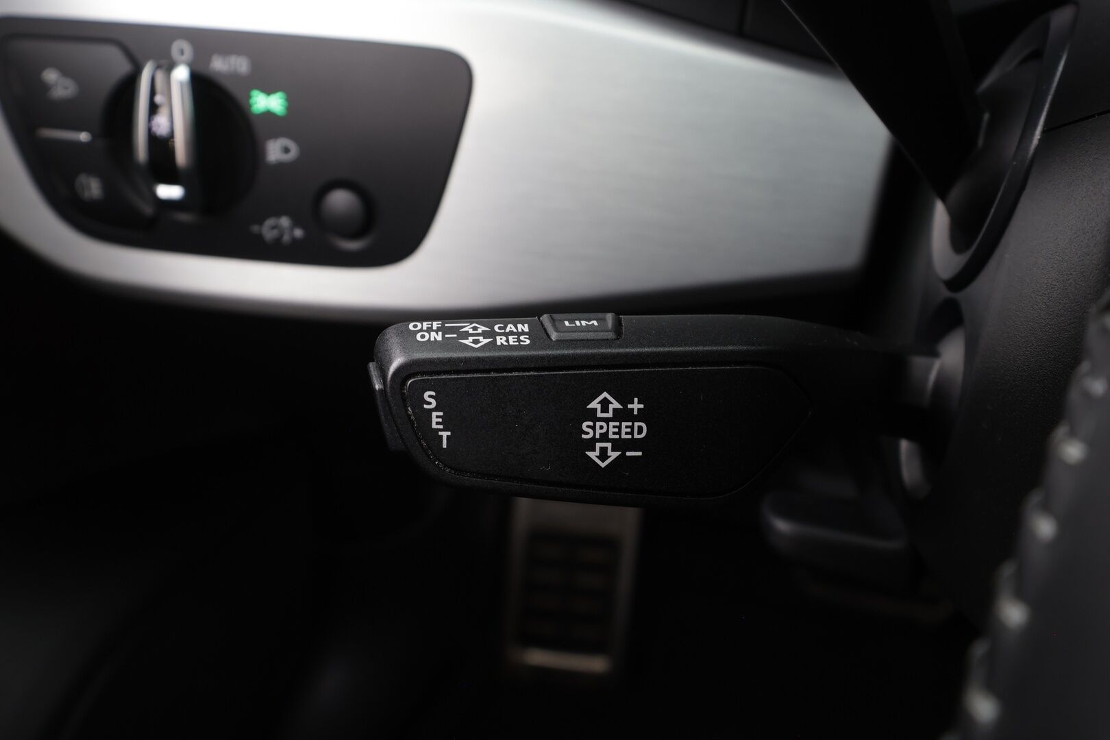 Audi A4 2017 Avant Land of quattro 2,0 TFSI 185 kW quattro S tronic - | Webasto | Koukku | Matrix | P.Tutkat | Vakkari | Bluetooth | Sporttipenkit | Digimittaristo | Navi | Suomi-auto | Kahdet renkaat aluvanteilla |