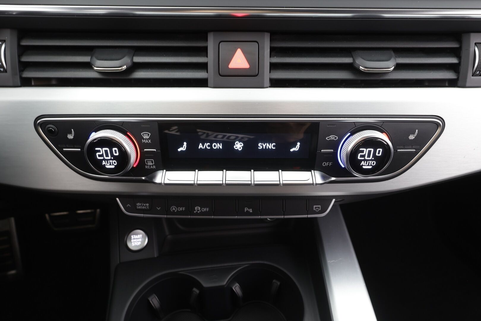 Audi A4 2017 Avant Land of quattro 2,0 TFSI 185 kW quattro S tronic - | Webasto | Koukku | Matrix | P.Tutkat | Vakkari | Bluetooth | Sporttipenkit | Digimittaristo | Navi | Suomi-auto | Kahdet renkaat aluvanteilla |